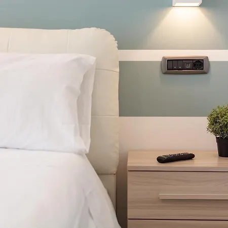 4 Star Train Station - Self Check-in Aparthotel *