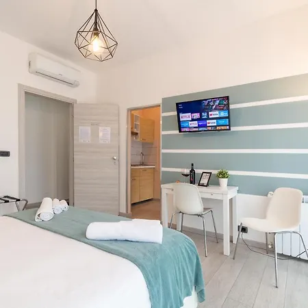 4 Star Train Station - Self Check-in Aparthotel *